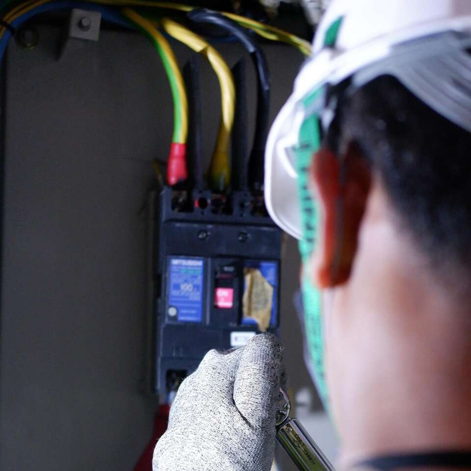4 Common Scenarios When You Need to Hire a Master Electrician